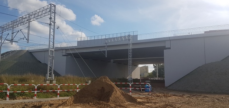 Nowa trasa coraz bardziej widoczna. Trwa budowa wiaduktu i dróg dojazdowych 