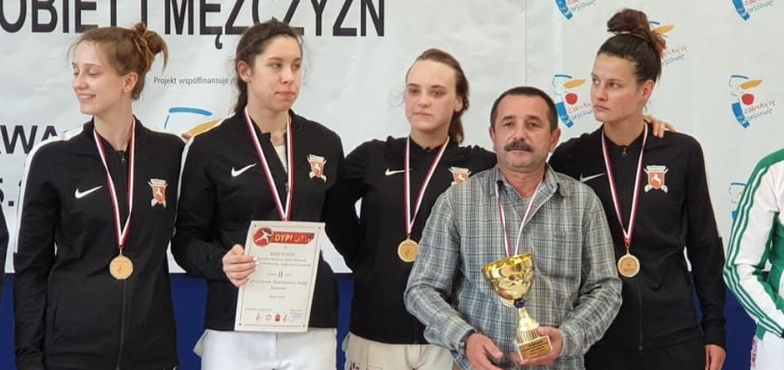Cztery medale konińskich szablistek i szablistów na Mistrzostwach Polski Seniorów. Sylwia Matuszak na najwyższym stopniu podium