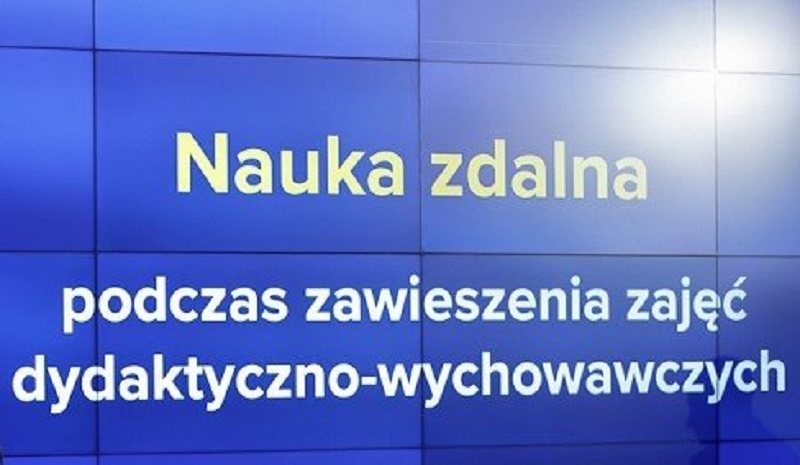 Starsze klasy podstawówki od dziś uczą się w domach. Decyzją burmistrza – nauczyciele w szkołach