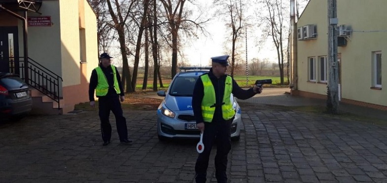 Dzielnicowi na drodze. W patrolu z policjantem drogówki