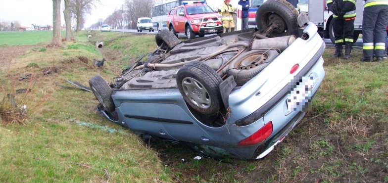 Wpadł do rowu i dachował. Kolejny wypadek na krajówce K92