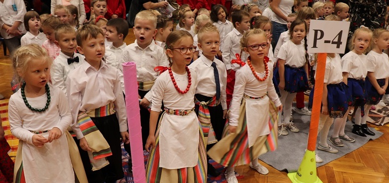 Dzisiaj święto przedszkolaków. Śpiewająco i tanecznie w sportowej hali