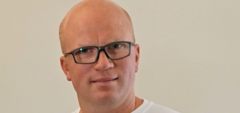 Jednego dnia przejedzie 450 km. Kamil Jaroszewski i jego „Z pasją po zdrowie Dominika”