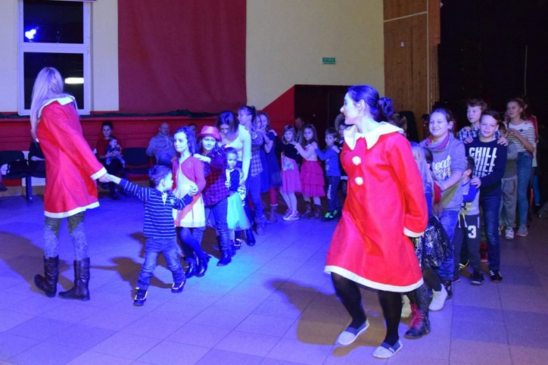 Moc zabawy czyli choinka dla dzieci w wilczyńskim ośrodku kultury