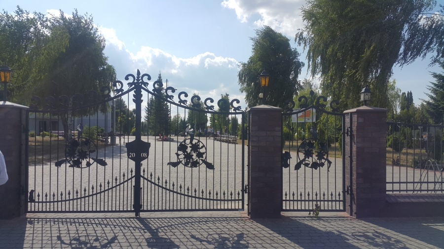 Pomoc miasta dla sprzedawców kwiatów i zniczy
