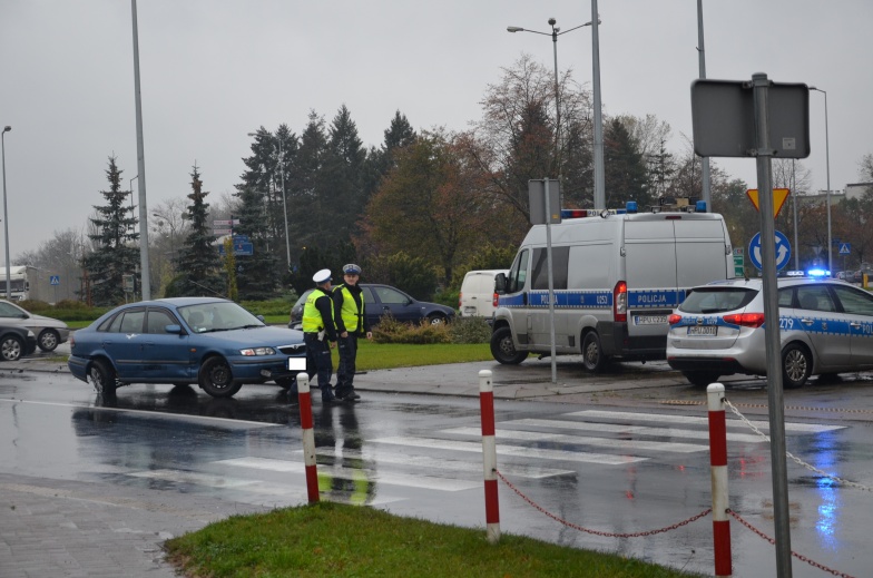 Uwaga kierowcy! Na drogach mokro i ślisko, więc nietrudno o wypadek