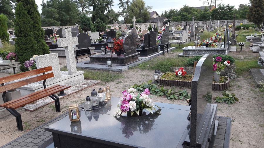 Kamieniarz nie buduje już nagrobków. Pieniędzy ludziom też nie oddał