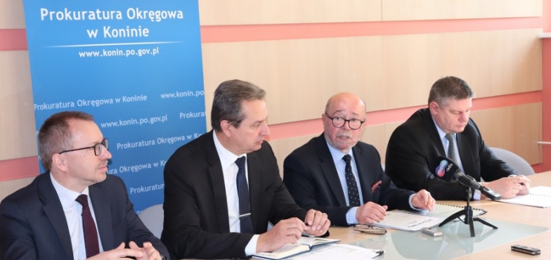 Zarabiali na sprzedaży nielegalnych sygnałów telewizyjnych.  Okradali Cyfrowy Polsat i nc+  