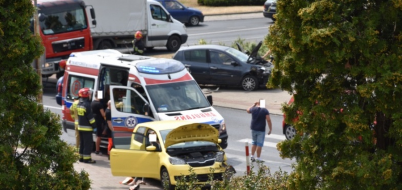 Razem z matką podróżował półroczny chłopczyk. Na rondzie zderzyły się dwa samochody