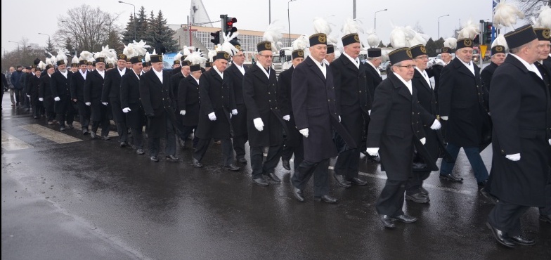 Uroczystości barbórkowe w Koninie. Górnicy przemaszerują ulicami miasta 