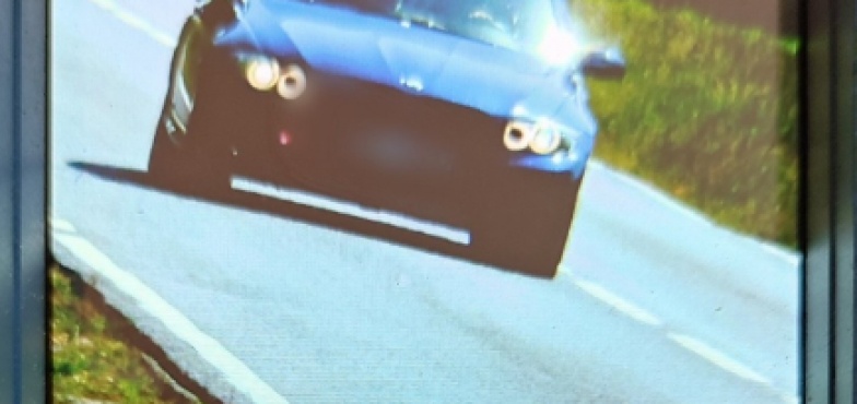 Za szybko o 75 km/h. Wysoki mandat i 15 punktów karnych