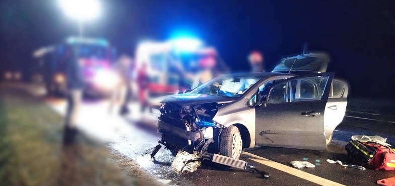 Wypadek na drodze krajowej. Kierowca stracił panowanie nad autem