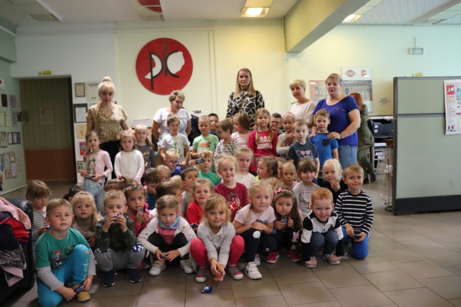 Prasówka z dziećmi z Przedszkola nr 31 w redakcji „Przeglądu Konińskiego”