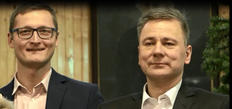 Gdzie prezydent Konina nauczył się grać na gitarze? 