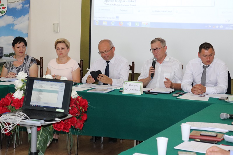 Marszałek ma oddać gminie ponad 7 milionów. Dlaczego pieniądze jeszcze nie wpłynęły?