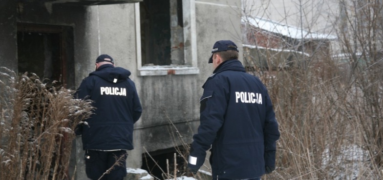 Jest coraz zimniej. Policjanci sprawdzają miejsca, gdzie przebywają osoby bezdomne  