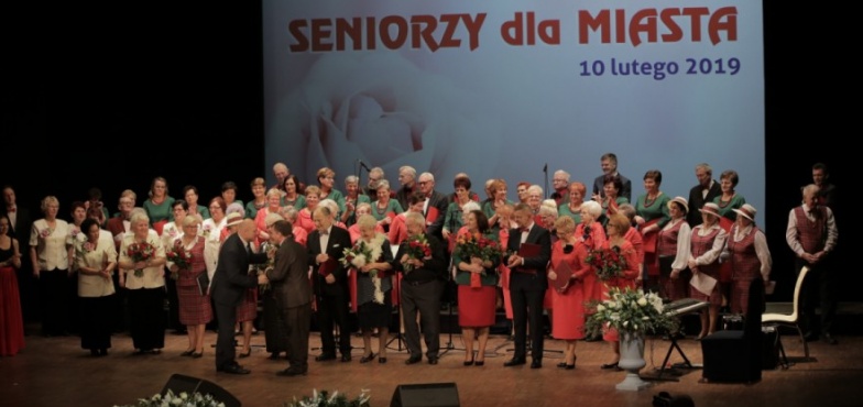 Śpiew to dla seniorów recepta na pogodę ducha i radość życia. Koncert dla miasta 