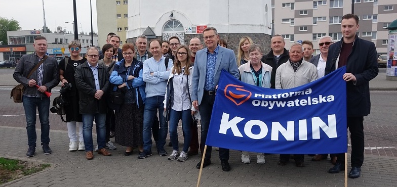 „Jedziemy pokazać siłę ludzi wolnych i dumnych”. Z Konina do Warszawy na Marsz „Polska w Europie”