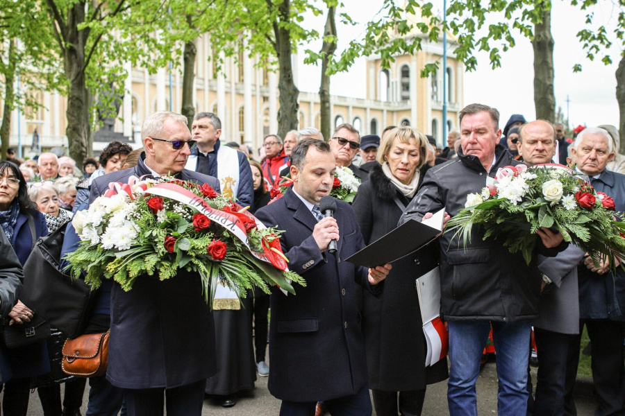 Ogólnopolska Pielgrzymka NSZZ „Solidarność”. Złożyli kwiaty i odśpiewali hymn