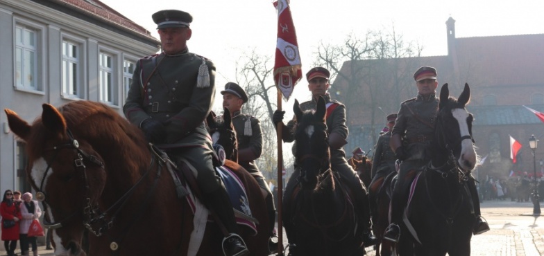 Mieszkańcy świętują 103. rocznicę odzyskania niepodległości. Fotorelacja z uroczystości 
