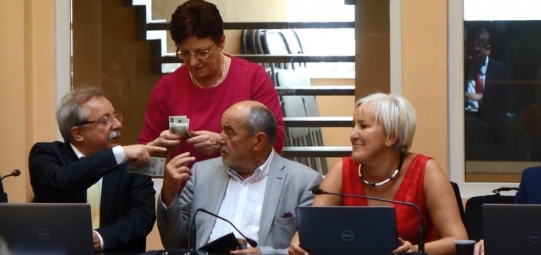 W ratuszu zbierali pieniądze na karmę dla psów i kotów ze schroniska 