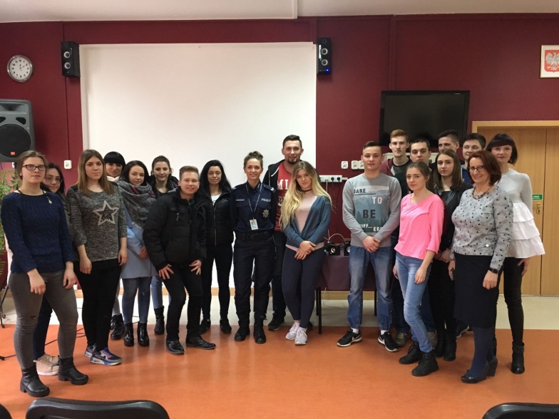 Sprawca po wypadku. Policjanci rozmawiali z uczniami