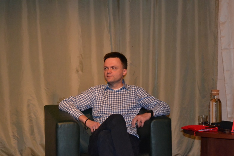 – Bóg to nie perfumeria, nie zawsze trzeba go czuć – mówi Szymon Hołownia. Znany publicysta przyjechał do Kleczewa