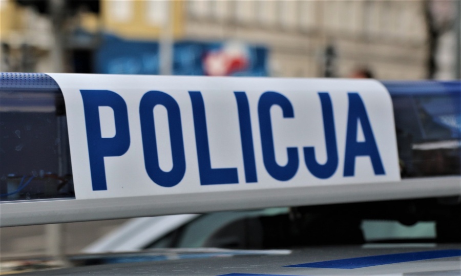 Usłyszał bełkotliwą mowę. „Kolega wypił „połówkę” i poszedł spać”. Policjanci pojechali sprawdzić, co się stało