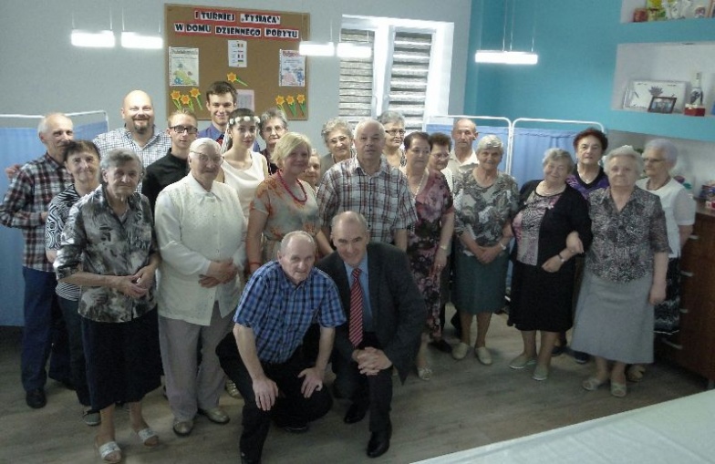 Pucz w Domu Dziennego Pobytu. Grupa „Zmiotka” wystawiła spektakl 