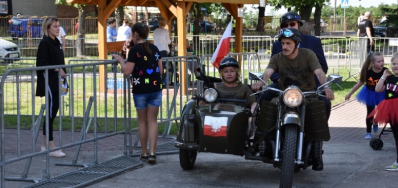 Wójt przyjechał zabytkowym motocyklem. Rozpoczęły się Dni Kramska