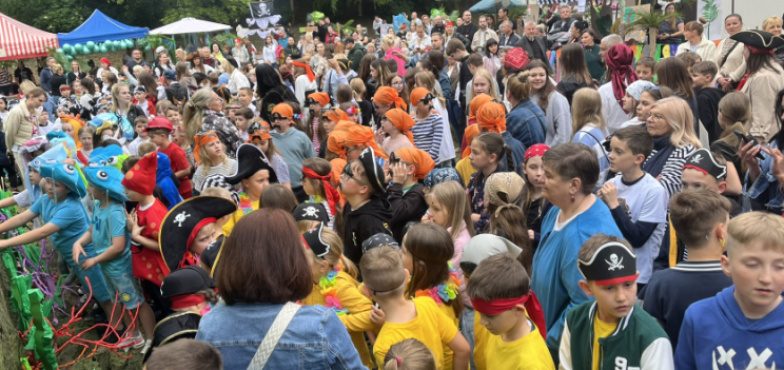 Piracki festyn rodzinny w SP1 w Koninie. Bawiły się całe rodziny