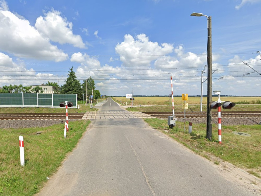 Nierówny przejazd kolejowo-drogowy. Kierowcy boją się o swoje samochody
