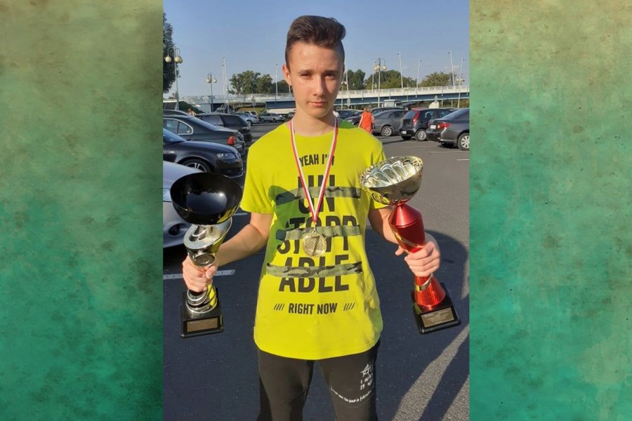 Dwa złote medale mistrzostw Polski juniorów dla konińskiego szachisty. Jan Klimkowski triumfuje w Rzeszowie