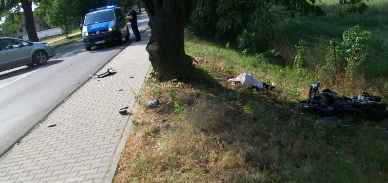 Wypadek na ulicy Warszawskiej. Wyjechał z podporządkowanej i uderzył w motocykl 