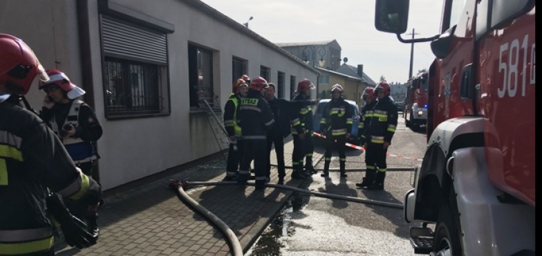 Groziło wybuchem. Strażacy gasili pożar butli z gazem technicznym