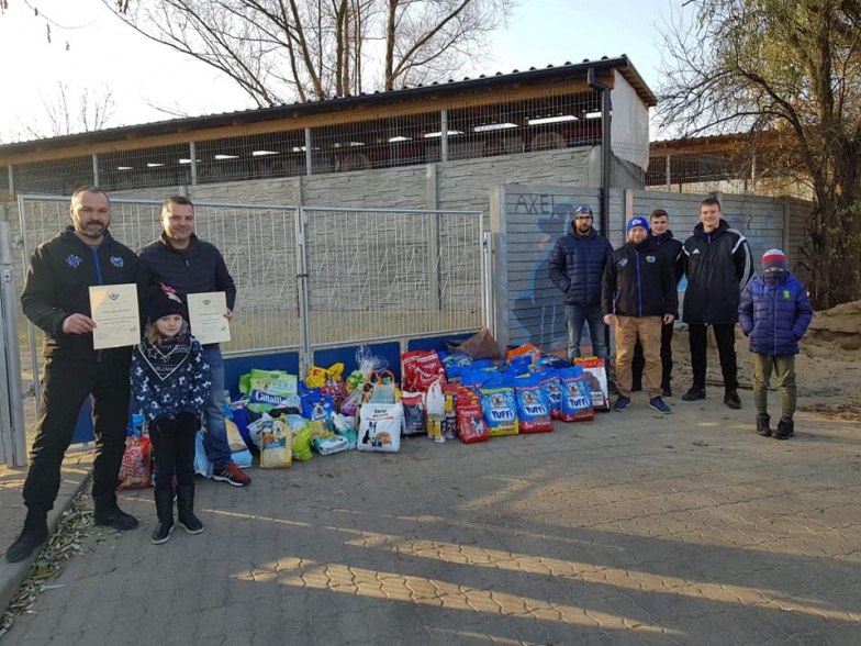 Kibice Górnika Konin stanęli na wysokości zadania. Zebrali ponad pół tony karmy