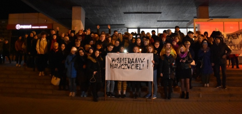 „To lekcja demokracji. Dziękujemy wam za tę lekcję”. Wiec poparcia dla nauczycieli