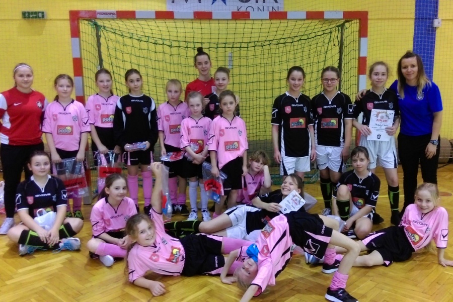 Piłkarski turniej dziewczynek w hali „Rondo”. Wygrały: Lech Poznań Football Academy i Medyk II Konin