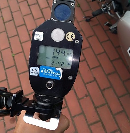 Przekroczyła prędkość o 94 kilometry na godzinę. Straciła prawo jazdy