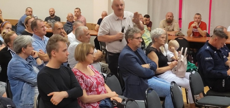 Mieszkańcy chcą powrotu państwa policyjnego? Debatowali o bezpieczeństwie na terenie gminy