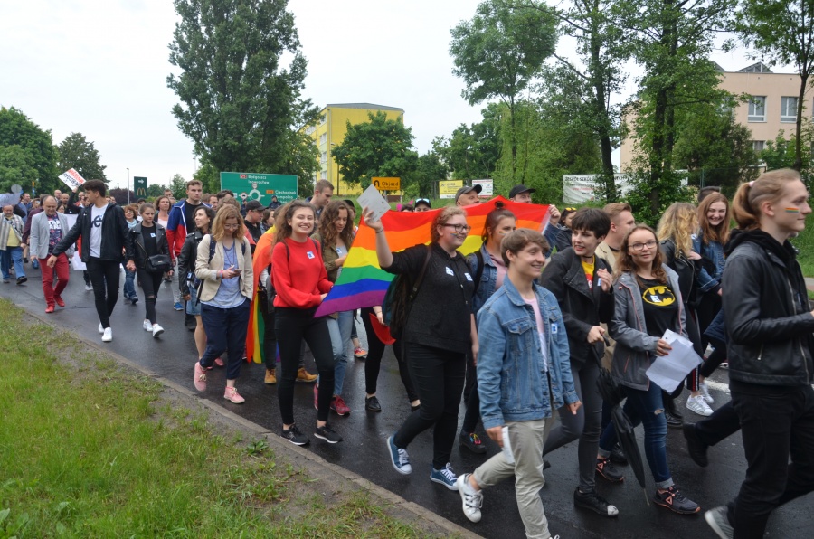 Ulicami Konina przejdzie Marsz Równości. W logo wydarzenia biały jednorożec zamiast konia 