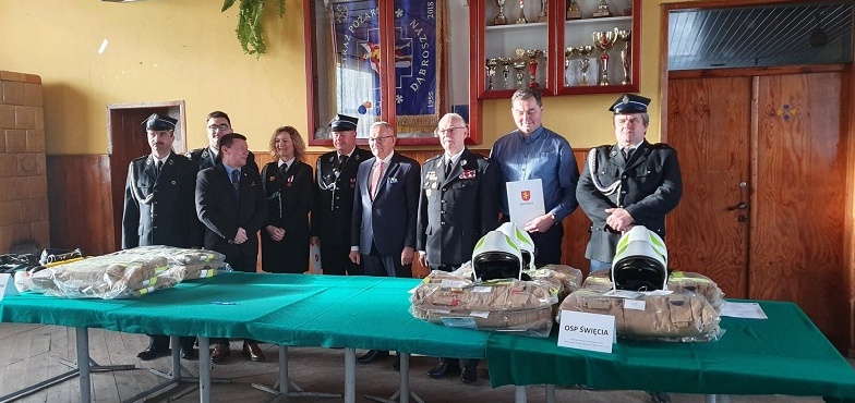 Nowe ubrania i sprzęty dla druhów. Otrzymały je dwie kolejne jednostki