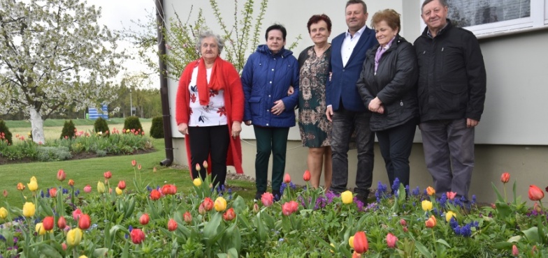 KRÓLESTWO GOSPODYŃ. Ma w ogrodzie 600 tulipanów