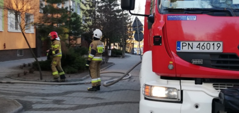 Pożar w wieżowcu przy Wyzwolenia. Jedna osoba poszkodowana