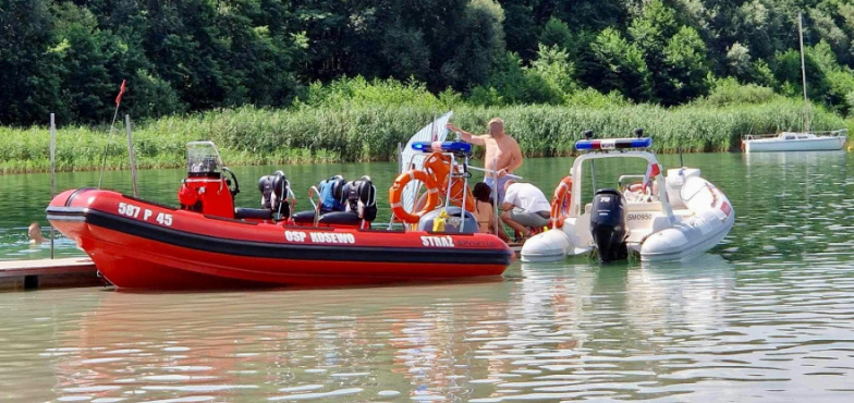 Policjant ruszył na pomoc topiącej się 10-latce