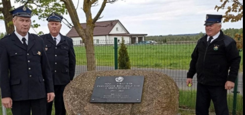 Oddali cześć zmarłym strażakom