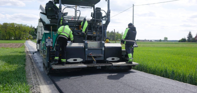 Kolejna asfaltowa droga w gminie. To pierwszy z dwóch etapów