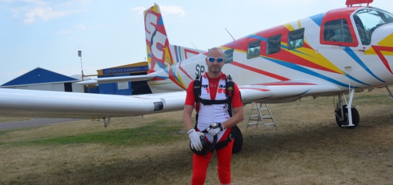 Druga próba wykonania 100 skoków w jeden dzień. Tomek Kozłowski znów na lotnisku