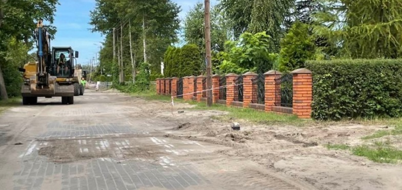 Nikt prywatnie nie może zabierać kostki brukowej. Jest własnością gminy 