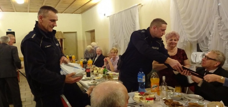 O bezpieczeństwie osób starszych. Policjanci u seniorów